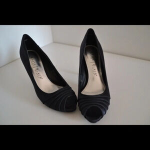 White House black market pumps